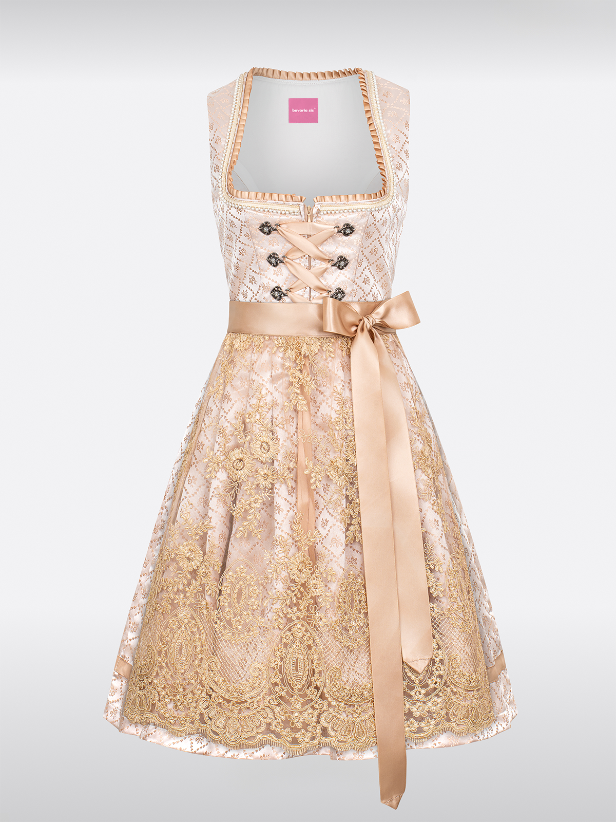 Von der Alpen-Tracht zur Oktoberfest-Ikone: Die tausendjährige Evolution des deutschen Dirndls